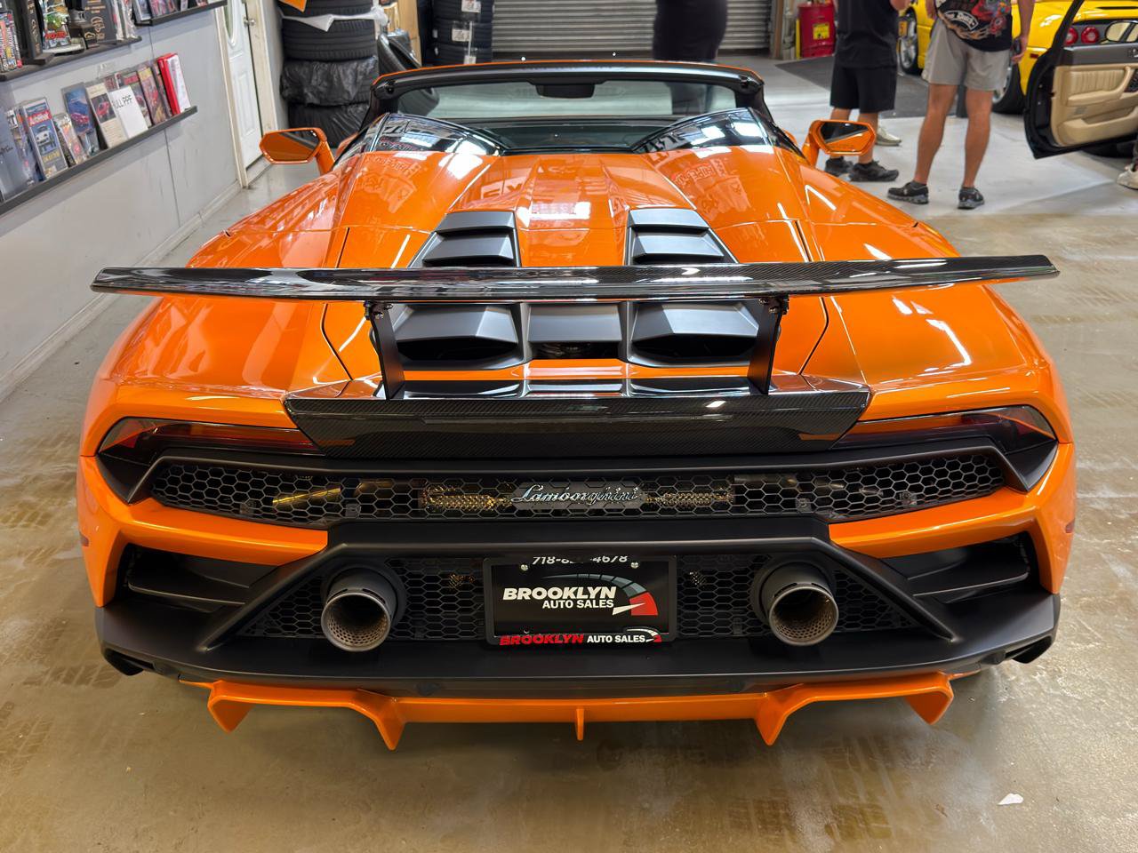 Used 2021 Lamborghini Huracan EVO RWD image 9