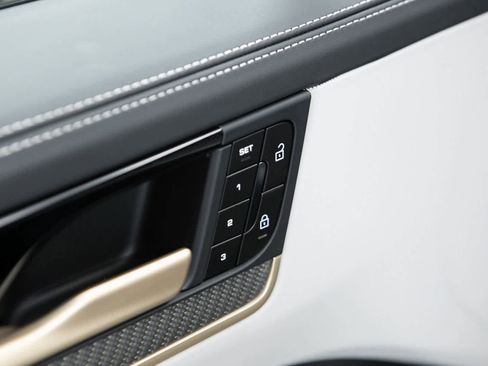 New 2026 Porsche Cayenne Turbo image 19