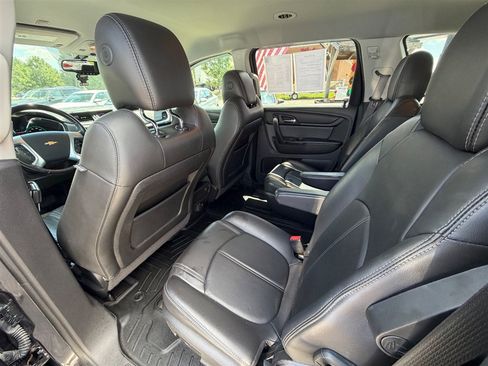 Used 2016 Chevrolet Traverse LT FWD image 18