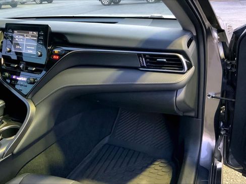 Used 2023 Toyota Camry SE w/ Convenience Package image 18