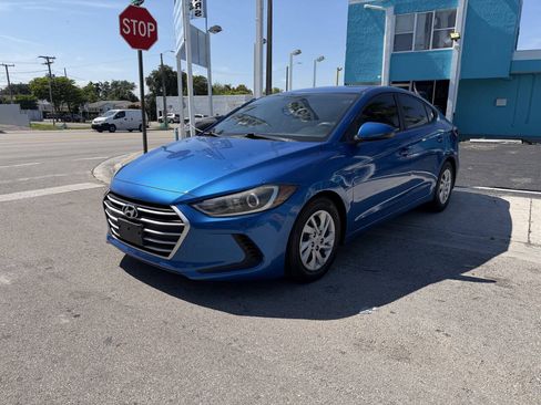 Used 2017 Hyundai Elantra SE FWD image 3