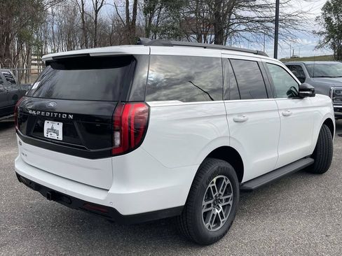 New 2026 Ford Expedition Active RWD image 3