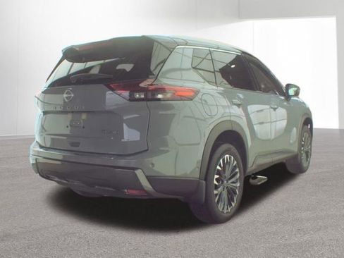 Used 2025 Nissan Rogue SL w/ Tech Package AWD/4WD image 2