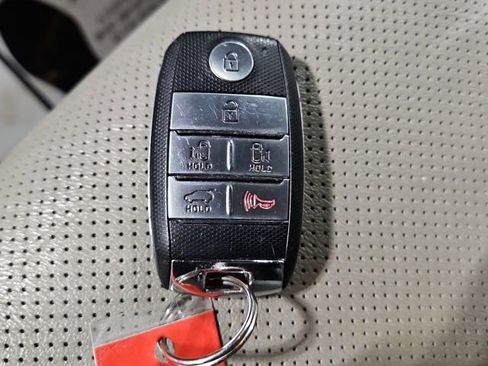 Used 2017 Kia Sedona LX w/ LX Essentials Premium Package image 26