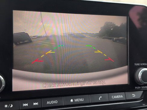 Used 2022 Nissan Pathfinder SV FWD image 23