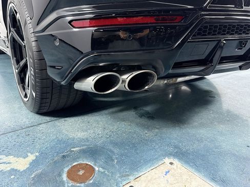 Used 2023 Lamborghini Urus S AWD/4WD image 46