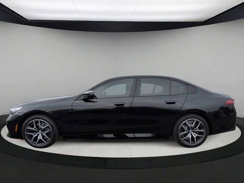 Used 2025 BMW i5 M60 w/ Premium Package image 5