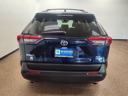 Used 2019 Toyota RAV4 XLE Premium w/ Cold Weather Package AWD/4WD image 4