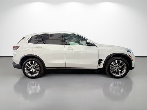 New 2026 BMW X5 sDrive40i image 2