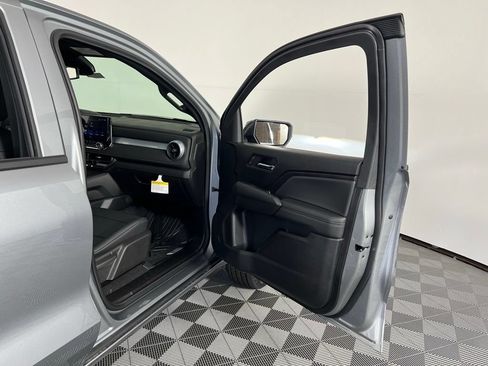 New 2025 Chevrolet Colorado LT w/ LT Convenience Package AWD/4WD image 23