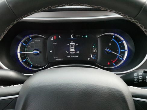 Used 2023 Chrysler Pacifica Touring-L FWD image 21