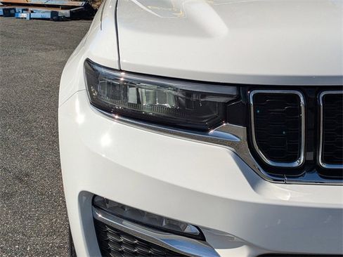 Certified 2025 Jeep Grand Cherokee Limited w/ Trailer Tow Package image 9