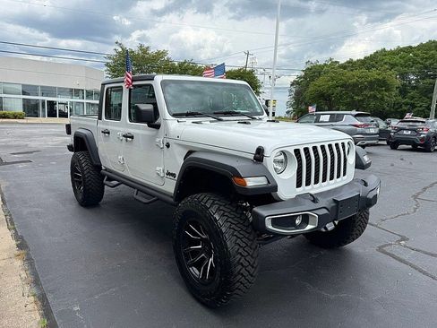 Used 2023 Jeep Gladiator Sport w/ Trailer Tow Package AWD/4WD image 5