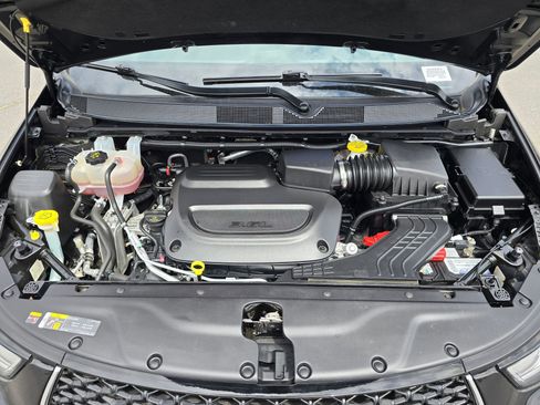 Used 2023 Chrysler Pacifica Touring-L FWD image 9