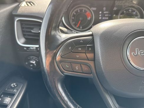 Used 2020 Jeep Cherokee Trailhawk w/ Cold Weather Group AWD/4WD image 8