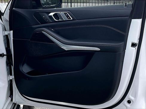Used 2026 BMW X7 xDrive40i w/ M Sport Package image 23