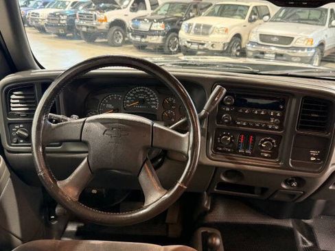 Used 2006 Chevrolet Silverado 2500 LT AWD/4WD image 20