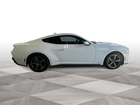 Used 2025 Ford Mustang Coupe RWD image 9