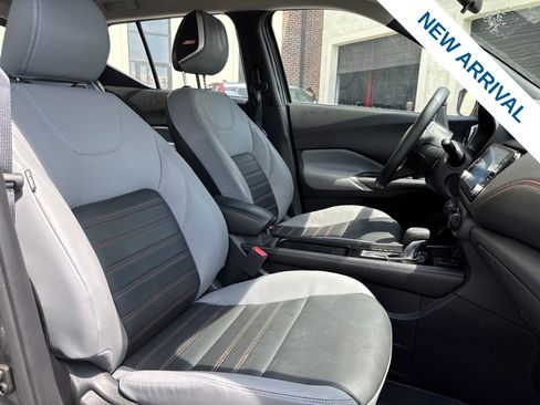 Used 2023 Nissan Kicks SR w/ SR Premium Package FWD image 9