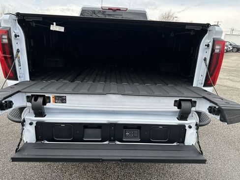 New 2026 GMC Sierra 3500 Denali Ultimate w/ LPO, Black Badging Package AWD/4WD image 23