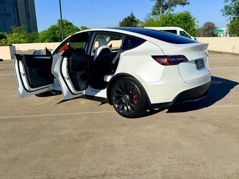 Used 2022 Tesla Model Y Performance image 31