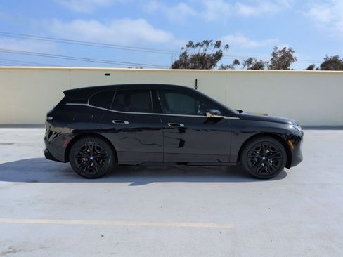Used 2022 BMW iX xDrive50 w/ Premium Package AWD/4WD image 4