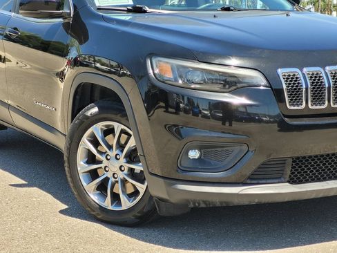 Used 2019 Jeep Cherokee Latitude Plus w/ Comfort/Convenience Group FWD image 4
