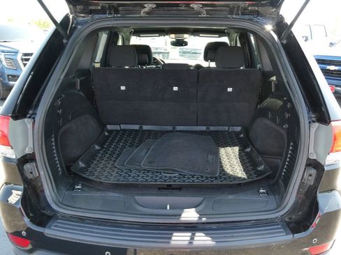 Used 2017 Jeep Grand Cherokee Laredo w/ Quick Order Package 23E image 17