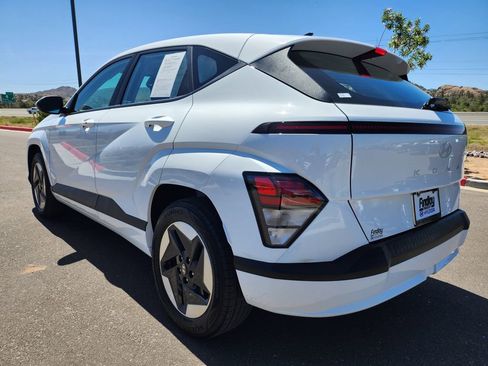 Certified 2025 Hyundai Kona SE FWD image 8