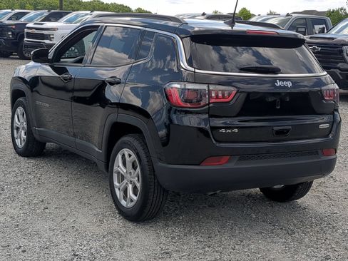 Used 2024 Jeep Compass Latitude AWD/4WD image 8