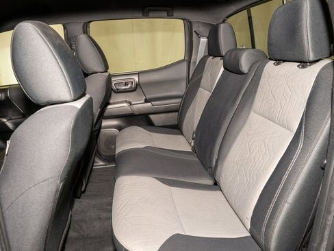 Used 2022 Toyota Tacoma TRD Off-Road image 7