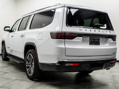 Used 2024 Jeep Wagoneer L Series II w/ Flexible Seating Group image 11