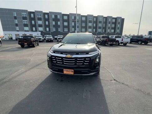 Used 2025 Chevrolet Equinox LT image 3