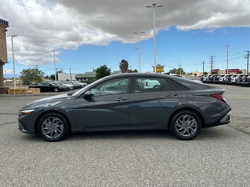 Used 2024 Hyundai Elantra SEL FWD image 3