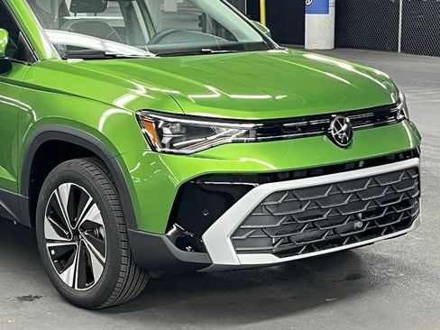 New 2025 Volkswagen Taos SE image 40