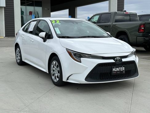 Used 2022 Toyota Corolla LE image 9