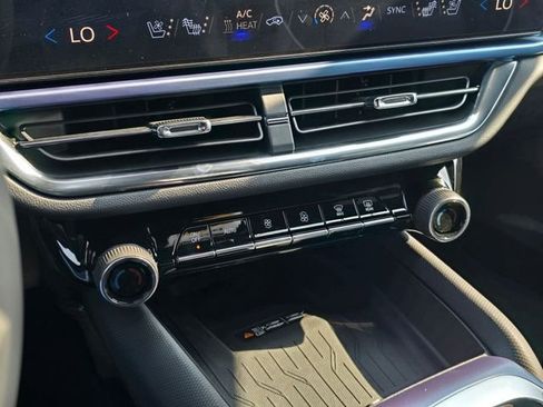 New 2025 Chevrolet Equinox EV LT image 28