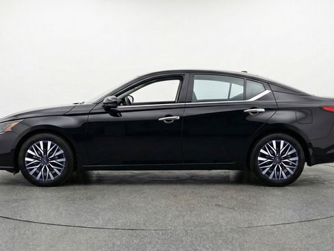 Used 2025 Nissan Altima 2.5 SV FWD image 5