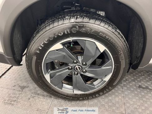 Used 2025 Nissan Rogue SV image 15