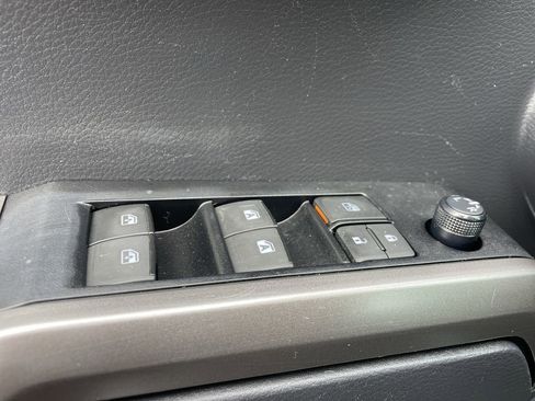 Used 2023 Toyota Tacoma SR5 RWD image 17