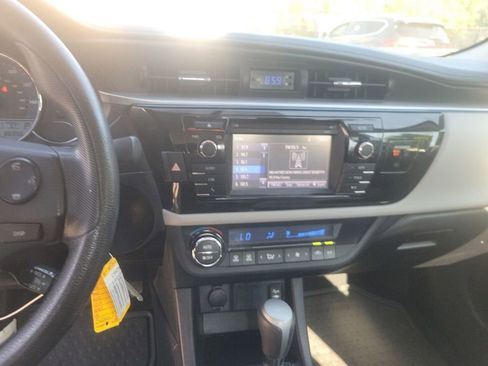 Used 2016 Toyota Corolla LE FWD image 8