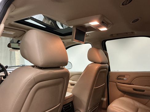 Used 2010 Cadillac Escalade Premium AWD/4WD image 29