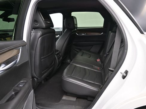 Used 2017 Cadillac XT5 Platinum w/ Driver Assist Package AWD/4WD image 11