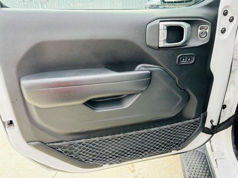 Used 2019 Jeep Wrangler Unlimited Sport S AWD/4WD image 6