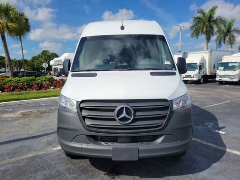 Used 2025 Mercedes-Benz Sprinter 2500 image 2