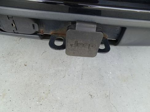 Used 2017 Jeep Grand Cherokee Altitude image 22