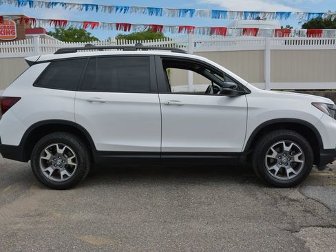 Used 2023 Honda Pilot TrailSport image 5