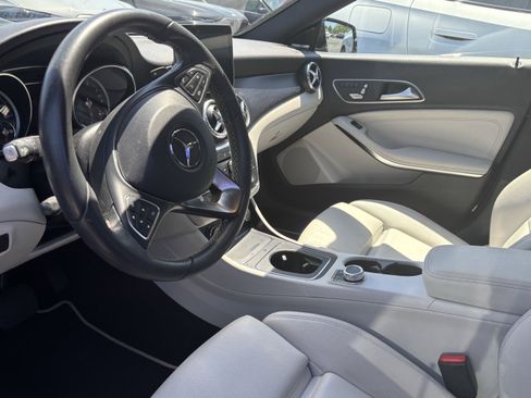 Used 2018 Mercedes-Benz CLA 250 4MATIC image 32