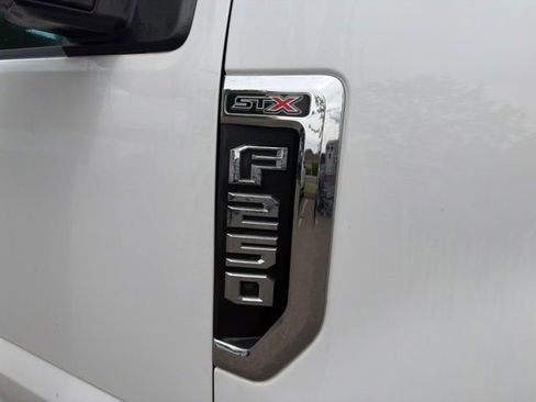 Used 2020 Ford F250 XL w/ STX Appearance Package AWD/4WD image 12