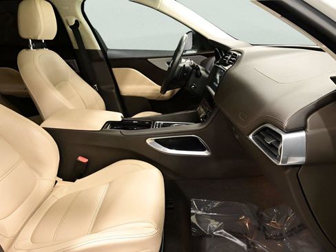 Used 2020 Jaguar F-PACE Prestige AWD/4WD image 22